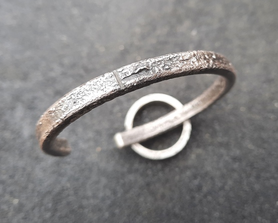 on the rocks armband